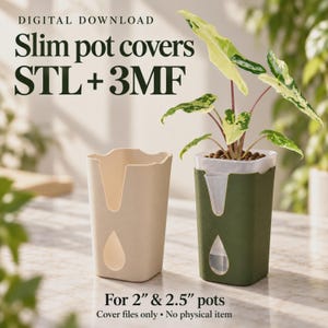 Puede incluir: Archivos de descarga digital para cubremacetas delgados en formatos STL y 3MF, diseñados para macetas de 5,08 cm y 6,35 cm. La imagen muestra un cubremacetas beige y uno verde oscuro, cada uno con un recorte en forma de gota cerca de la base.