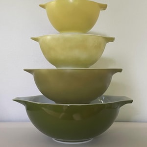 Set of 4 Vintage Pyrex Verdé Cinderella mixing nesting bowls #441/442/443/444