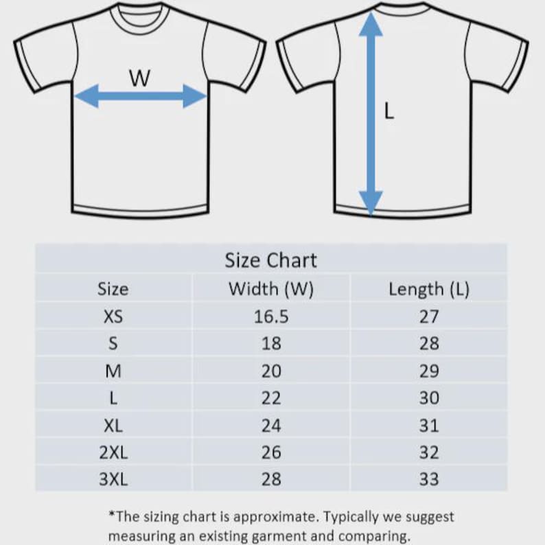 Puede incluir: Un diagrama de camiseta blanca con flechas azules que indican las medidas de ancho y largo. Una tabla de tallas debajo enumera las tallas XS a 3XL, con los anchos y largos correspondientes en pulgadas. El texto indica que la tabla de tallas es aproximada.