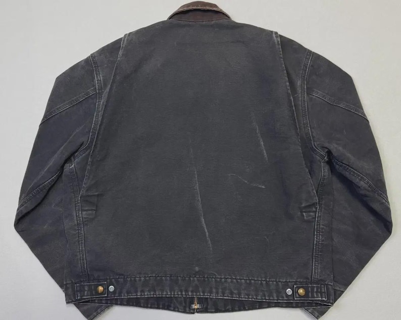 Chaqueta Carhartt j97 Detroit vintage: ropa de trabajo reciclada con lavado a la piedra en color negro. imagen 4