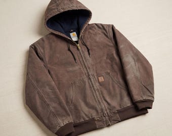 Chaqueta Carhartt J140 Active vintage: Marrón desteñido, reciclada y fabricada localmente.