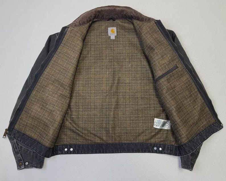 Puede incluir: Un juego de tres tazas de cer&aacute;mica con un acabado mate moteado. Las tazas son de color crema, gris claro y gris oscuro. Cada taza tiene un dise&ntilde;o simple y minimalista y un asa redondeada.