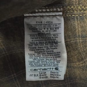 Puede incluir: Una taza de cer&aacute;mica blanca con un asa negra y el texto "But First, Coffee" en un estilo manuscrito. La taza est&aacute; sobre una superficie blanca. La taza mide 10 cm de alto.