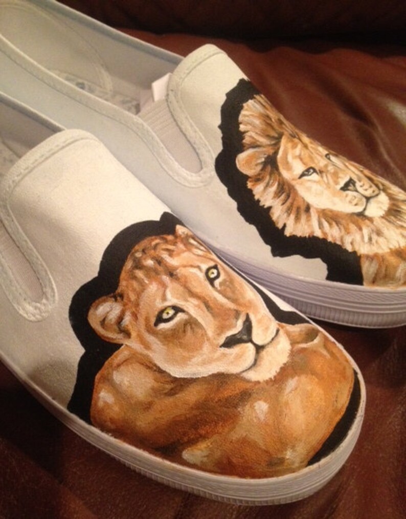 shoes with lion head on back