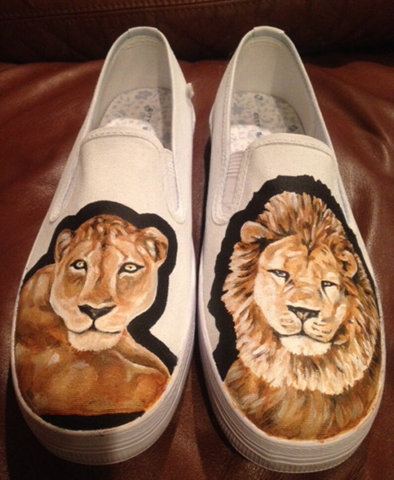 shoes with lion head on back