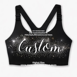 Könnte beinhalten: Schwarzer Sport-BH mit Strasssteinen und dem Wort "Custom" in Schreibschrift. Der BH hat verstellbare Träger und enthält den Text "HTV+RHINESTONES" und "Digital Files".