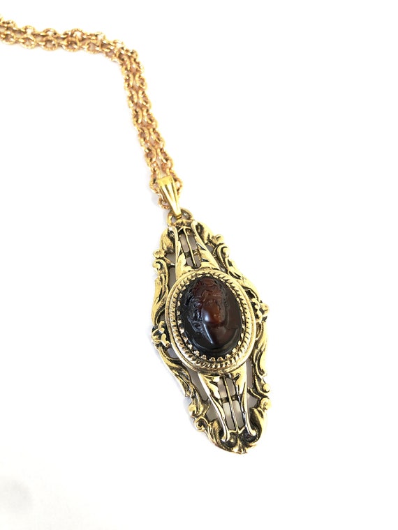 Vintage Teardrop Cameo Pendant Necklace - image 2