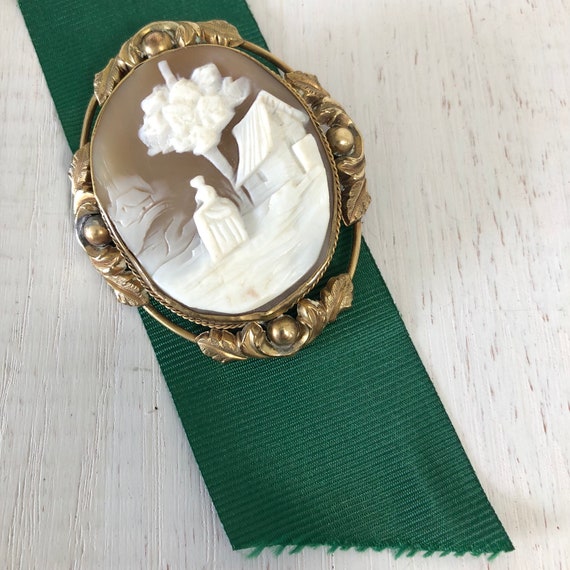 Antique Victorian Large Cameo Brooch