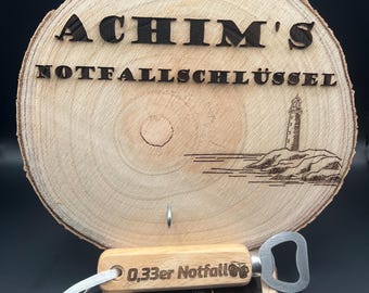 Letrero decorativo de pared "Llave de Emergencia" con llaves de 0,33 mm y 0,5 mm. Disco de madera natural.