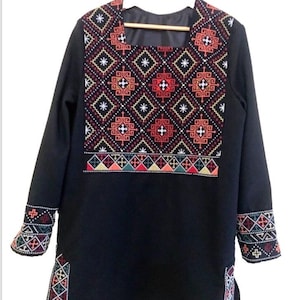 Túnica georgiana bordada a mano: ropa étnica masculina de estilo khevsuriano imagen 1