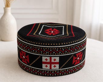 Chapeau orthodoxe géorgien - Broderie au point de croix fait main, bonnet traditionnel avec drapeau géorgien
