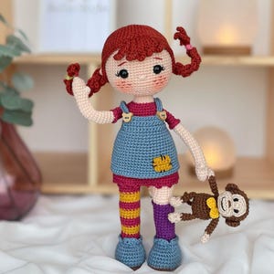 Handgemaakte Pippi Langkous-pop | Gehaakte amigurumi-pop | Cadeau roodharige meisjespop | Gepersonaliseerd kinderspeelgoed | Cadeauset katoenen tassen