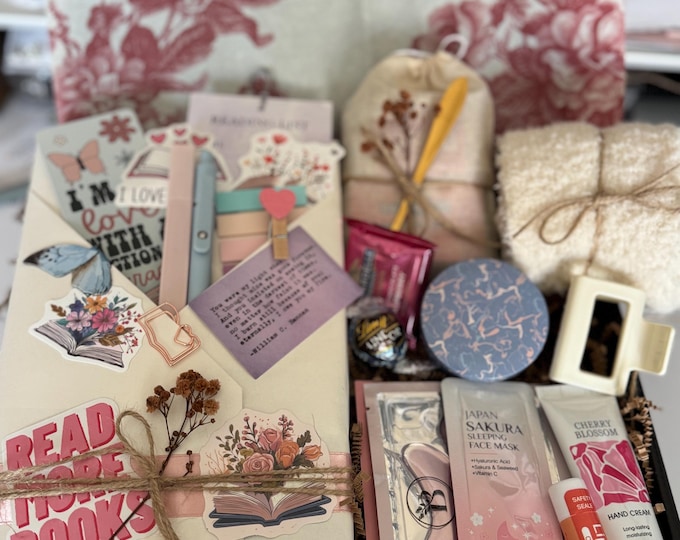Blind Date with a Book Gift Box – book surprise gift box for women. Fall book lover gift  | Unique birthday Day gift | Cozy Christmas gift
