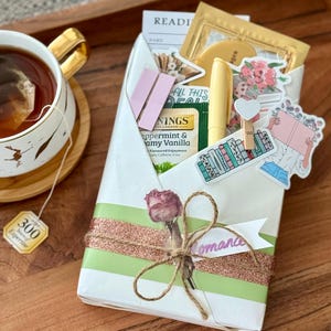 Personalized Blind Date with a Book Gift Box | Gift for Readers | Book Lover |  Book Gift for booklovers | bookshelf decor