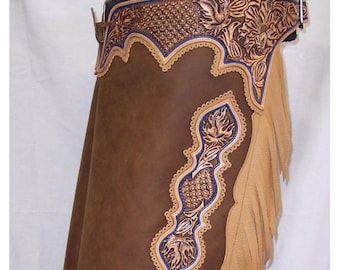 Handgefertigte Lederchaps mit Punziertem Floralem & Blauem Inlay | Western Cowboy Rodeo Fransen Chinks | Individuell