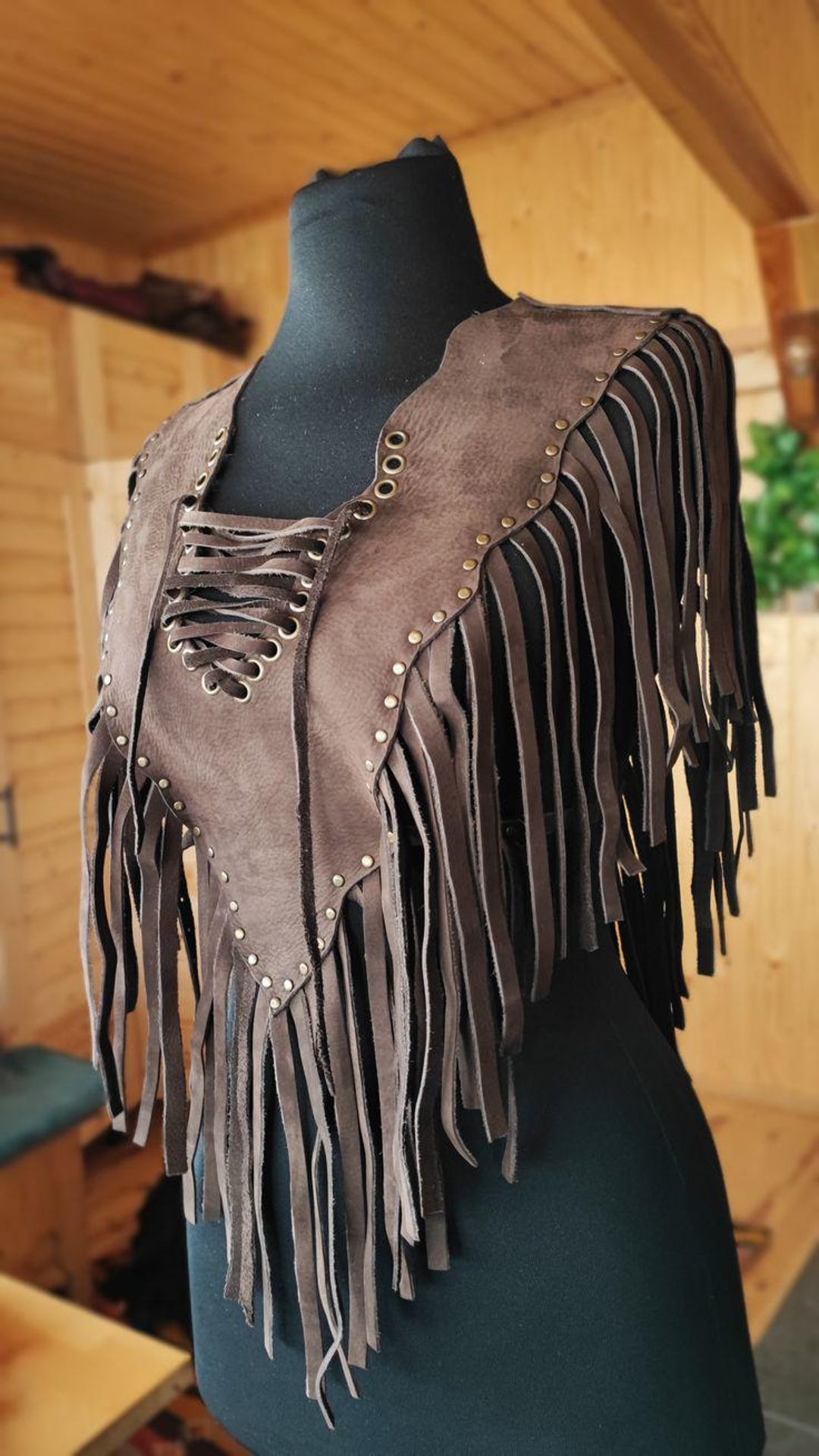 ハンドクラフトのスエードレザーフリンジベスト：ボヘミアンウエスタン