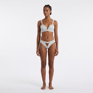 Premium handgjort set i vitt läder med nitar – Festival- och klubbkläder med bralette och trosor