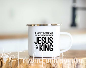 Taza de campamento Jesús es Rey / Taza de café religiosa, regalo con versículo bíblico