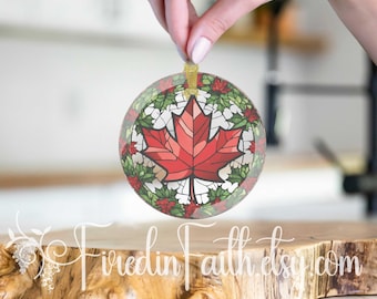 Adorno navideño canadiense, corona de hojas de arce canadiense con vitrales falsos, regalo navideño, decoración de invierno, espíritu canadiense, adorno para árbol