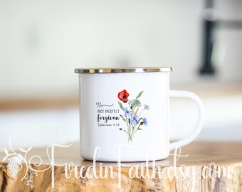 Taza de campamento floral "Perdonado" / Regalo cristiano, versículo bíblico