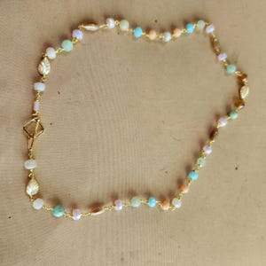Beachy Perlenkette - handgefertigt mit Edelsteinen und Perlmutt
