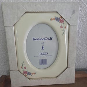 Vintage cottage floral porcelain picture frame 5x7 in original packaging