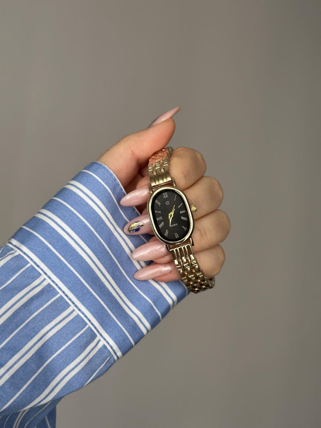 Vintage Gold Oval Roman Numeral Analog Bracelet Wrist Watch Gold Oval Roman Numeral Watch | Vintage Minimalist Bracelet  main image 4