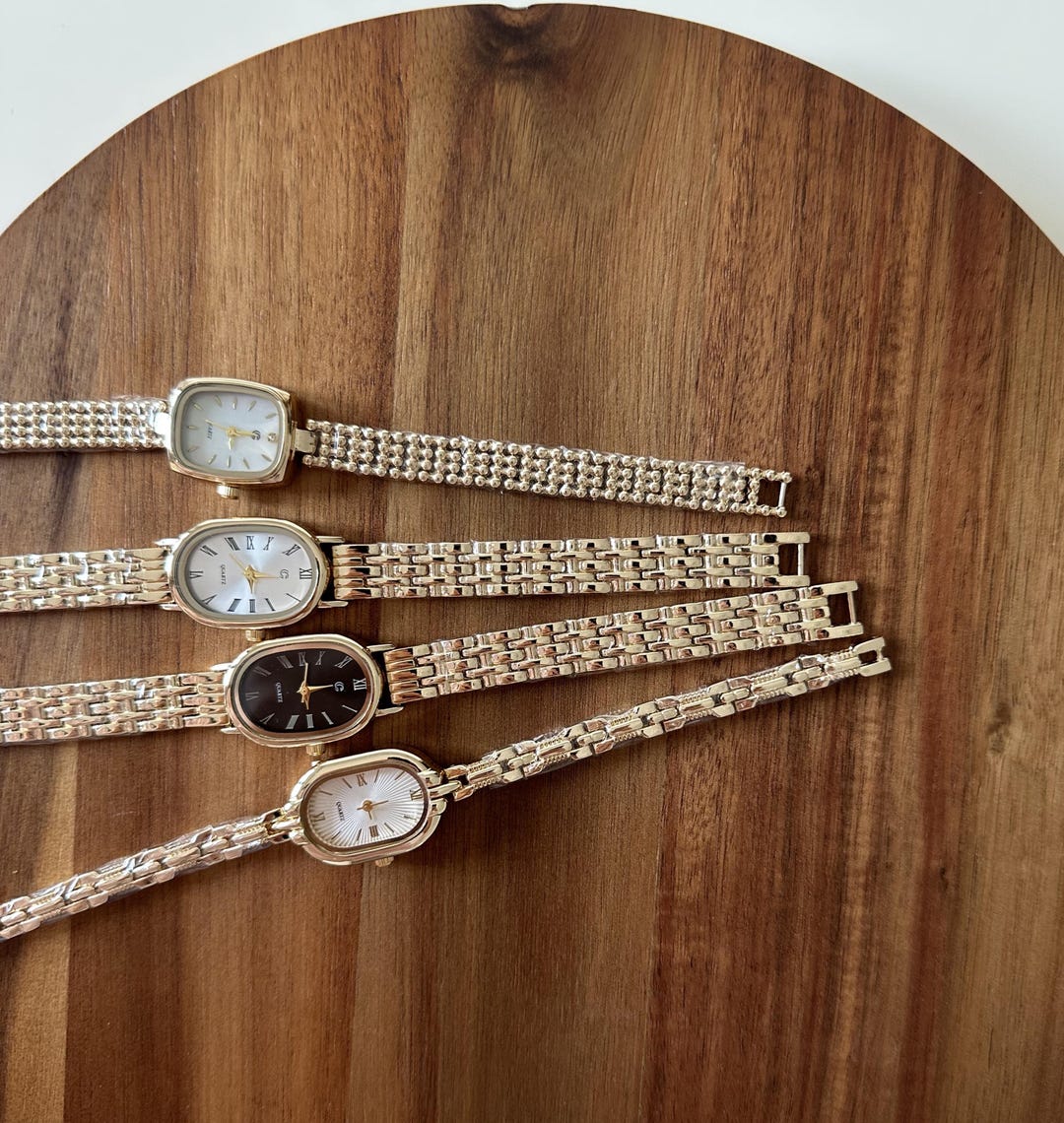 Vintage Gold Tone Women display picture 3