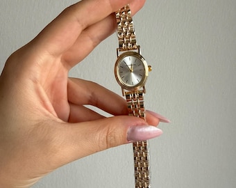 Vintage Acqua Quartz Classic Womens Womans Gold Round Analog 