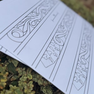 1 1/2 in Playing Cards & Vinework Belt Pattern. Tre modelli tra cui scegliere. SOLO DOWNLOAD DIGITALE.