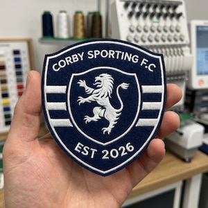 Broderade tygmärken, Personliga tygmärken, Anpassade tygmärkesdesigner, Stryktygmärken, Sy-på-tygmärken, Aachens vapensköldar, Kardborreband