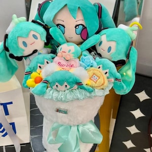 Kawaii Miku Bouquet, Hatsune Miku Plush Bouquet, Artificial Flowers – The Perfect Gift for Valentine’s Day, Birthdays, Anime Lovers