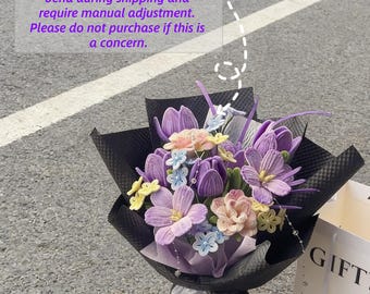 手作りのパイプクリーナーフラワーブーケ、紫色のふわふわした花、かわいい室内装飾、デスクデコレーション、新築祝い、誕生日プレゼント