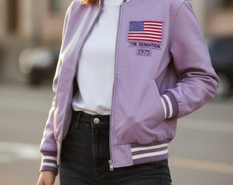 Sensation 1975 Rosa bomberjacka för kvinnor – Lätt jacka i amerikansk vintagestil, trendigt streetwear