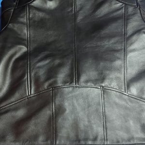 Handgjord svart äkta fårskinnsjacka i bikerstil för kvinnor bild 6