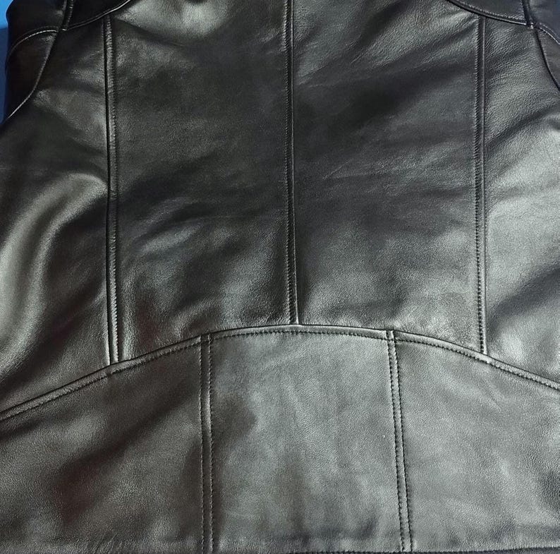 Handgjord svart äkta fårskinnsjacka i bikerstil för kvinnor bild 6