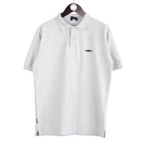 Vintage Umbro pikétröja storlek M grå 00-tals topp kortärmad avslappnad stil