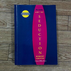 L'arte della seduzione di Robert Greene - Padroneggia il potere dell'attrazione, Psicologia della seduzione, Strategie Libro tascabile in inglese