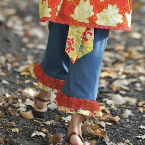 SAMPLE Girls Ruffle Pants, Classic Girls Cropped Pants, Vintage Ruffle Pants, Designer Kids Capris, Handmade Pants, Size 6