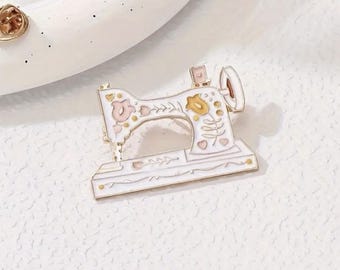 Enamel Sewing Pin, Sewing Machine Brooch, Quilter Pin, Gift for Quilters, Sewing Gifts, Metal Sewing Pin, Vintage Sewing Machine Pin