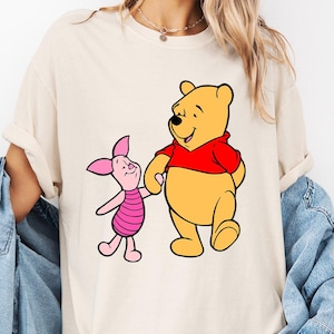 Chemise ourson et porcelet couleurs confort Amis mignons se tenant la main t-shirt graphique cadeau pour elle T-shirt classique amour dessin animé