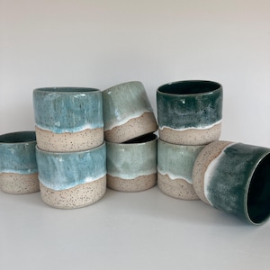 Handgemaakte koffiemok van 320 ml zonder handvat – Minimalistische keramische mok – Uniek item – Cadeau-idee voor koffieliefhebbers – Gladde mok