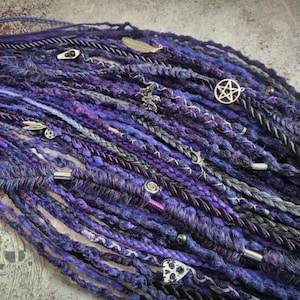 Style gothique ombré noir avec dreads synthétiques violet foncé avec tresses