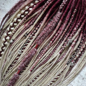 Rastas sintéticas lisas ombré de color rojo burdeos a rubio