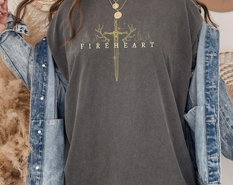 Camiseta Comfort Colors® Fireheart | Camiseta Trono de Vidro | Citações de SJM | Camiseta Trono de Vidro | Camiseta SJM | Camiseta Você Não Se Cede | Rowan Whitehorn