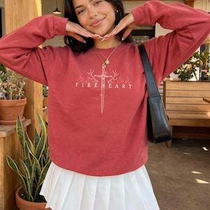 Camiseta Comfort Colors® Fireheart Crewneck / Camiseta Trono de Cristal SJM citas Camiseta Trono de Cristal SJM camiseta No te rindas Camiseta Corazón de Fuego
