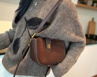 Bolsa transversal de couro e camurça feita à mão | Bolsa de ombro vintage para mulheres | Bolsa tiracolo minimalista para o dia a dia | Presente para ela