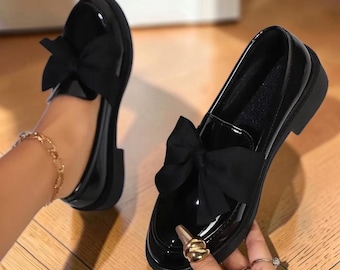 Zwarte loafers met strik voor dames, platte schoenen met lakleren look, instappers, elegante preppy vintage stijl, chique platte schoenen voor dames, trendy schoenen