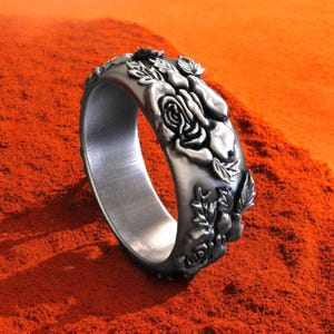 Floral Silver Ring, 925 Sterling Silver Flower Band, Handmade Botanical Jewelry, Rose Vine Ring, Engraved Nature Ring, Silver Wedding Band