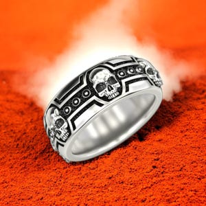 Skull wedding band for men, 925 sterling silver biker ring with skull motif and black oxidized detail, gothic alternative wedding ring